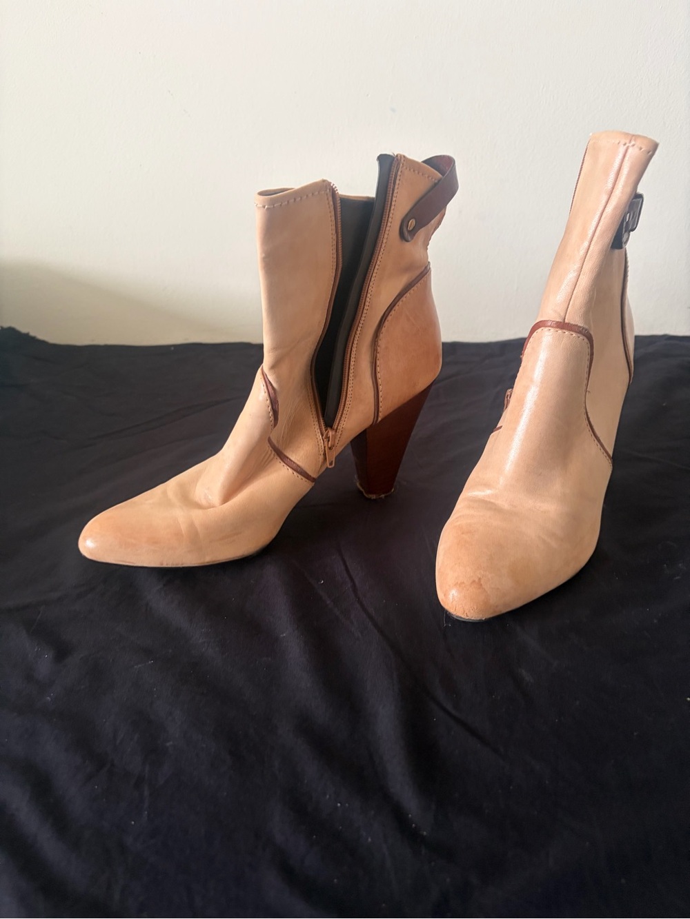 Caressa Michelle Tan Leather Ankle Boots Size 10